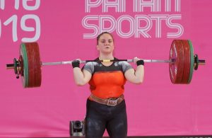 A atleta chilena Maria Fernanda Valdes levanta pesos nos Jogos Pan-Americanos