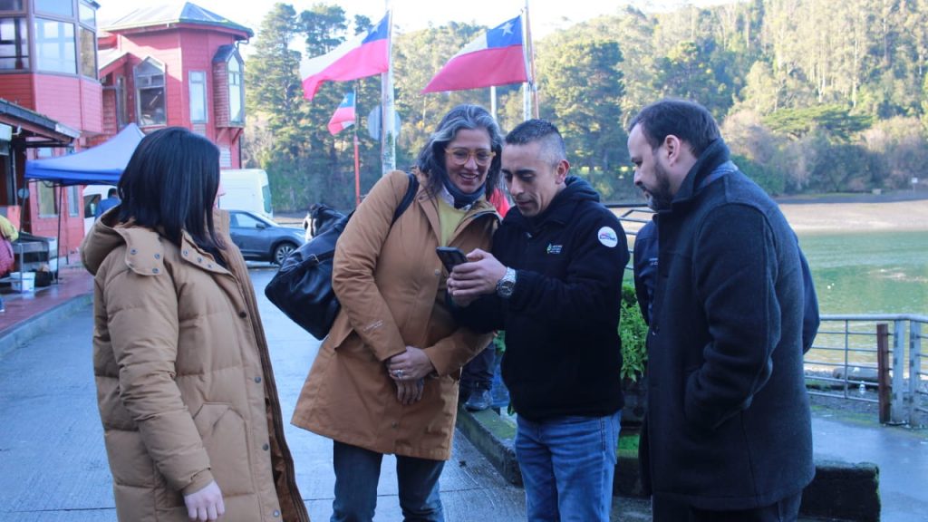 La subsecretaria Verónica Pardo durante su visita a Angelmó La subsecretaria Verónica Pardo durante su visita a Angelmó